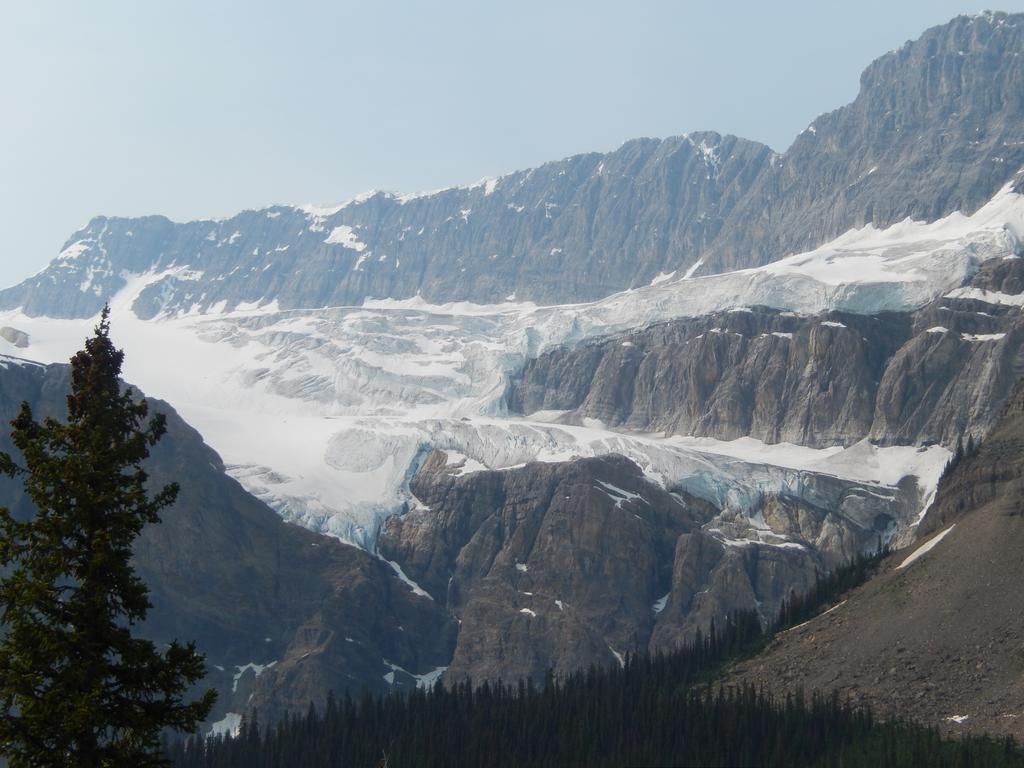 Canadian Rockies Inn - Adults Only Field Esterno foto