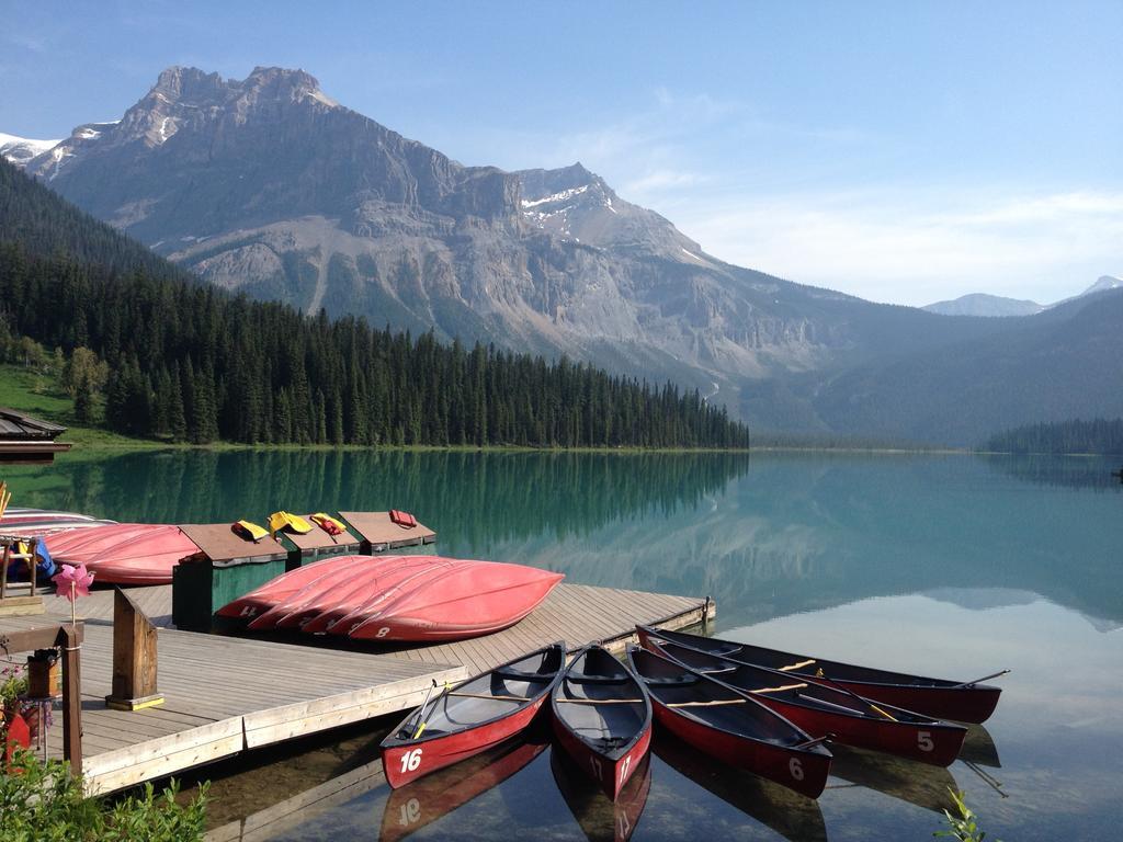 Canadian Rockies Inn - Adults Only Field Esterno foto